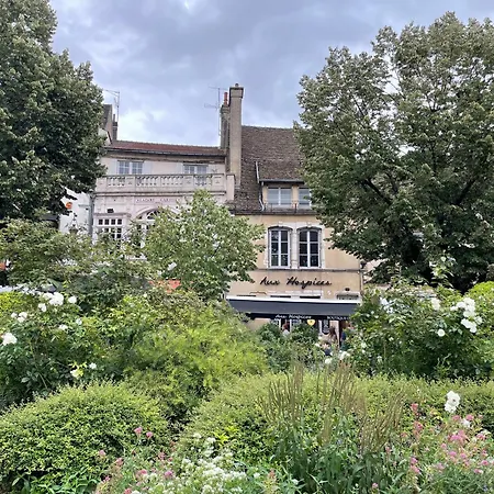 Le Jardin Des Verottes Bed and Breakfast
